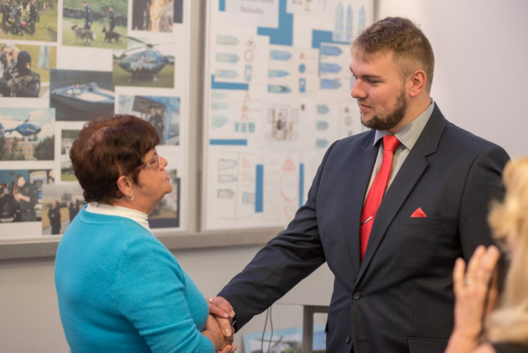 Manželka muže, který havaroval, Věra Bebrová, děkuje zachránci Janu Jirkovi.