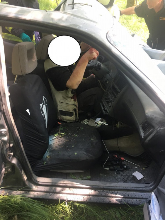 Nehoda se stala loni v létě na silnici mezi obcemi Římov a Plav, kde narazil osobní automobil Audi 80 do stromu a začal hořet. Nárazem se zaklínily dveře řidiče, který se tak nemohl dostat ven. Pomohl mu statečný student Jan Jirka.