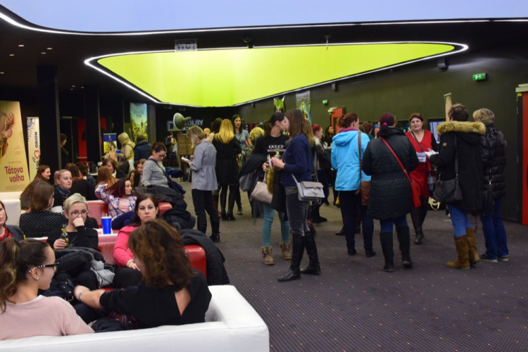 Ženy vzaly útokem Premiere Cinemas. Užily si předpremiéru Padesáti odstínů svobody