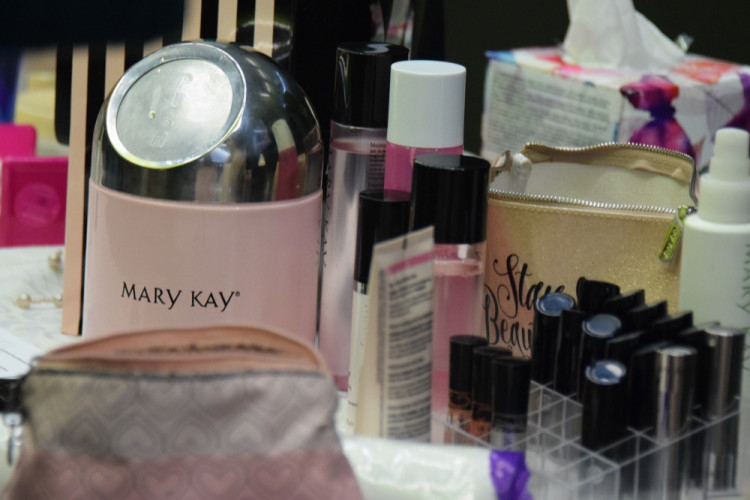 Ženy vzaly útokem Premiere Cinemas. Užily si předpremiéru Padesáti odstínů svobody