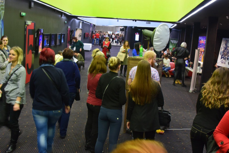 Ženy vzaly útokem Premiere Cinemas. Užily si předpremiéru Padesáti odstínů svobody