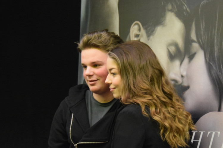 Ženy vzaly útokem Premiere Cinemas. Užily si předpremiéru Padesáti odstínů svobody