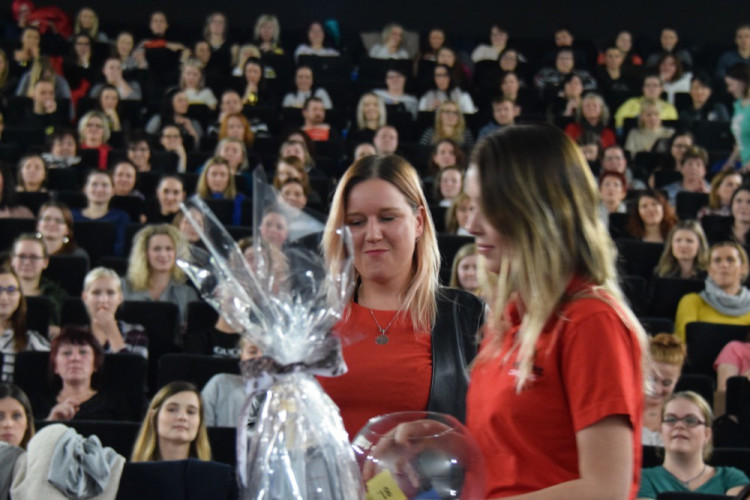 Ženy vzaly útokem Premiere Cinemas. Užily si předpremiéru Padesáti odstínů svobody