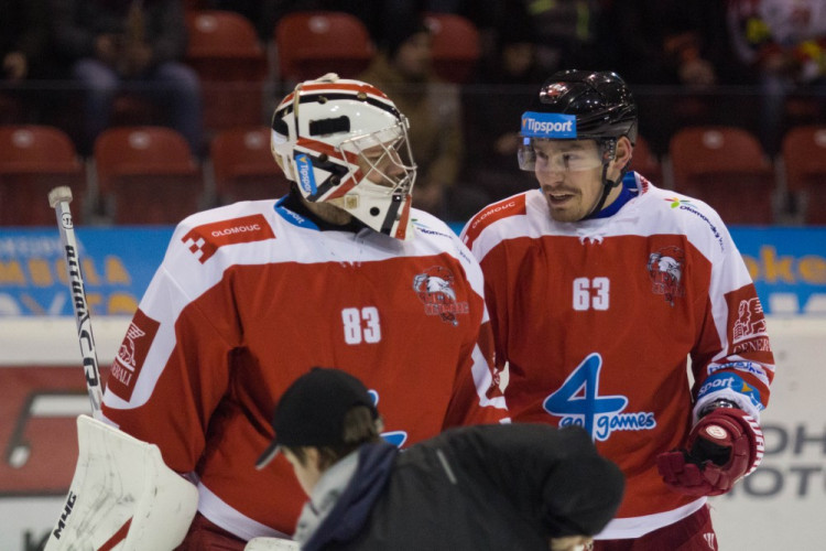 Naděje na play-off žije! Kohouti vyprovodili ze svého ledu Pardubice pěti góly
