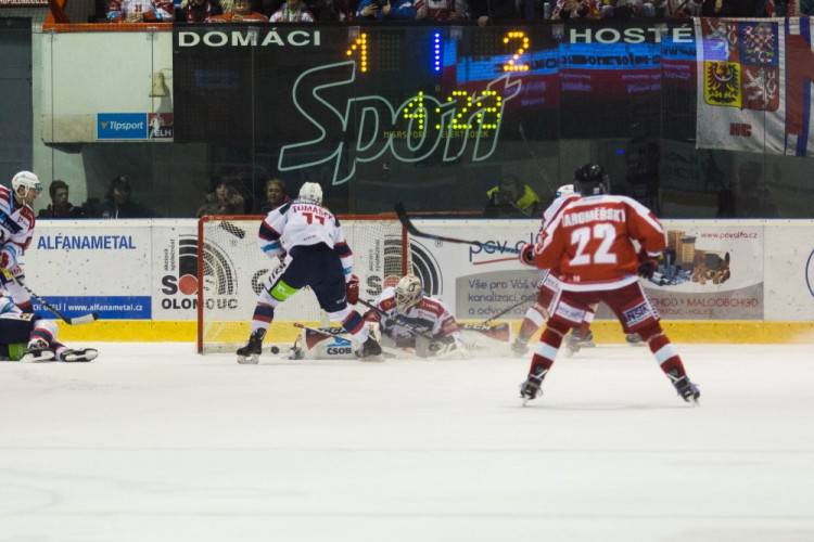 Naděje na play-off žije! Kohouti vyprovodili ze svého ledu Pardubice pěti góly