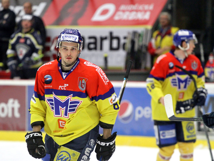 Michal Bárta původně neměl do utkání zasáhnout. Nakonec ale po rozbruslení nahradil zraněného Lukáše Květoně a dokázal vstřelit dvě branky