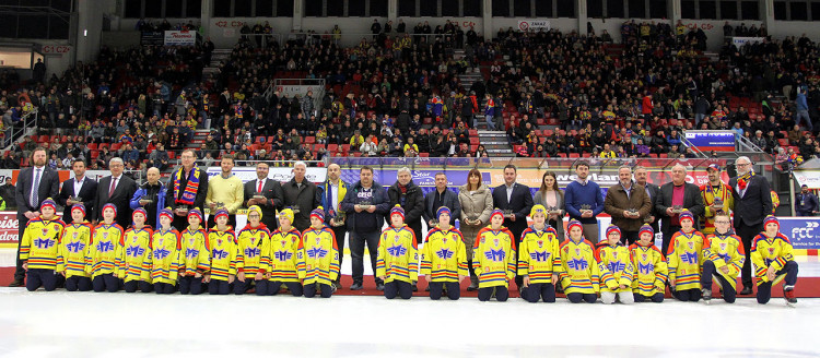 Nejvýznamnější partneři a sponzoři ČEZ Motoru České Budějovice, kteří dorazili na duel s Kladnem