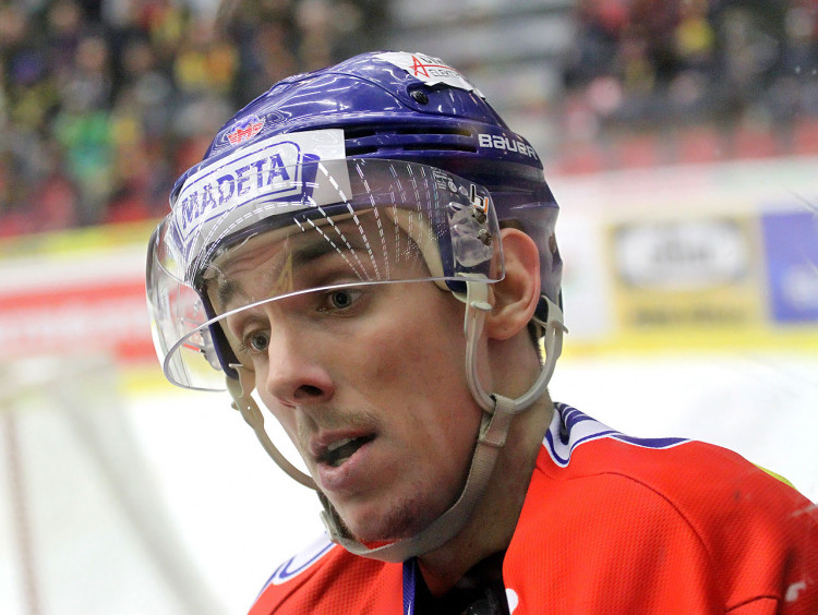 Vlastimil Dostálek si měl s jedním z hostujících hráčů co vysvětlovat