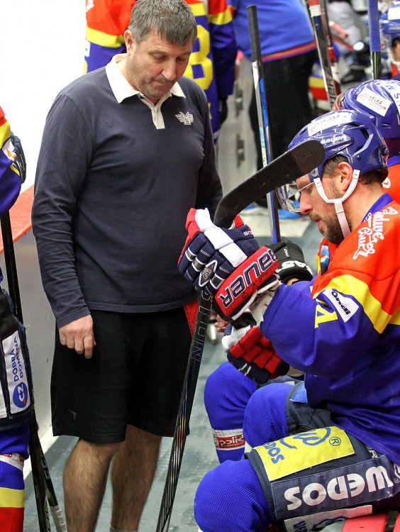 Úprava hokejky v podání Petra Vampoly