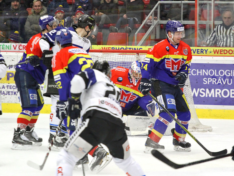 Ve skrumáži těl našel letící puk spolehlivý Petr Kváča