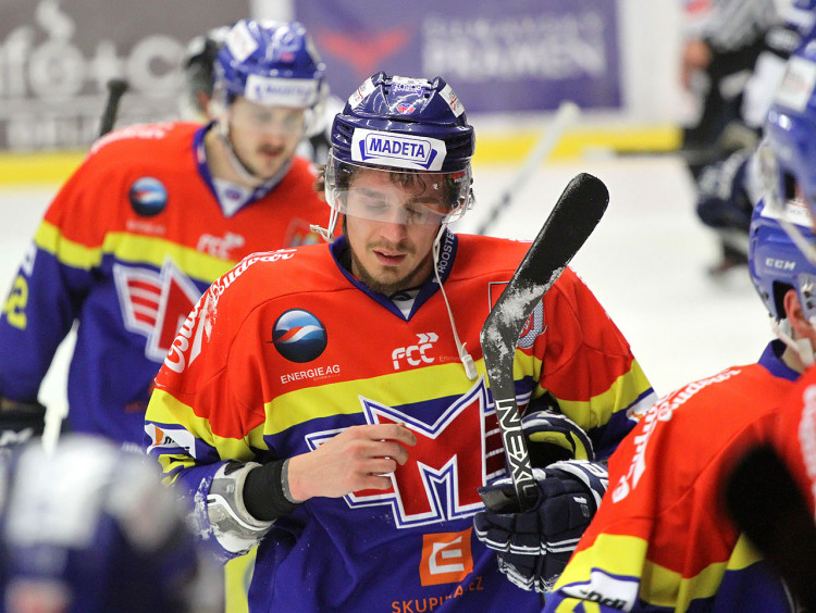 Otřesený Roman Vráblík. Také on utkání nedohrál