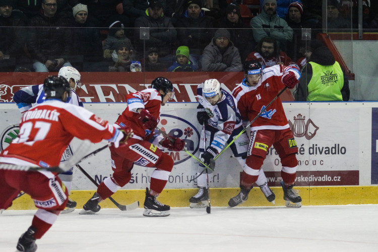 Kohouti nastříleli Kometě sedm gólů a stále živí naději na nejlepší šestku