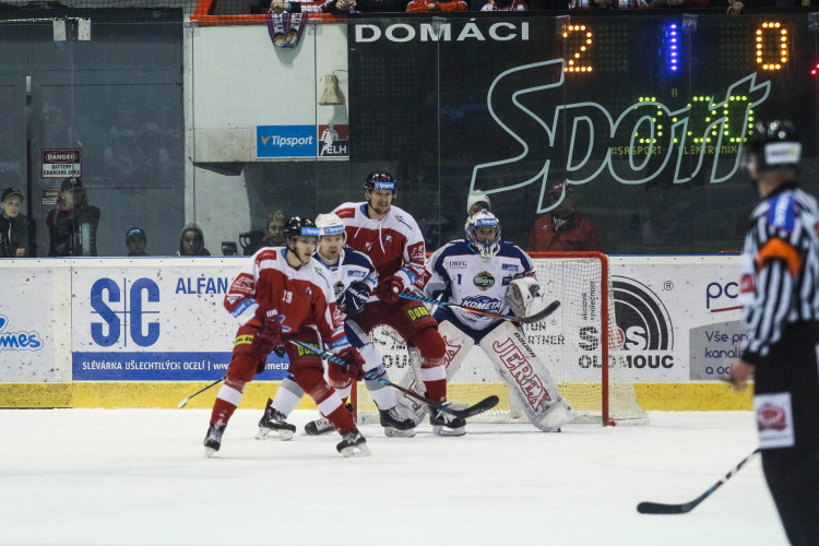 Kohouti nastříleli Kometě sedm gólů a stále živí naději na nejlepší šestku