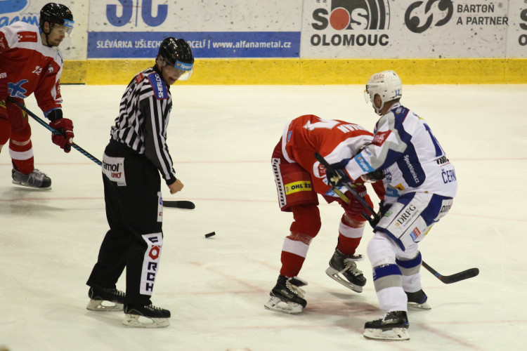 Kohouti nastříleli Kometě sedm gólů a stále živí naději na nejlepší šestku
