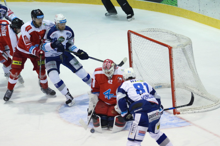 Kohouti nastříleli Kometě sedm gólů a stále živí naději na nejlepší šestku