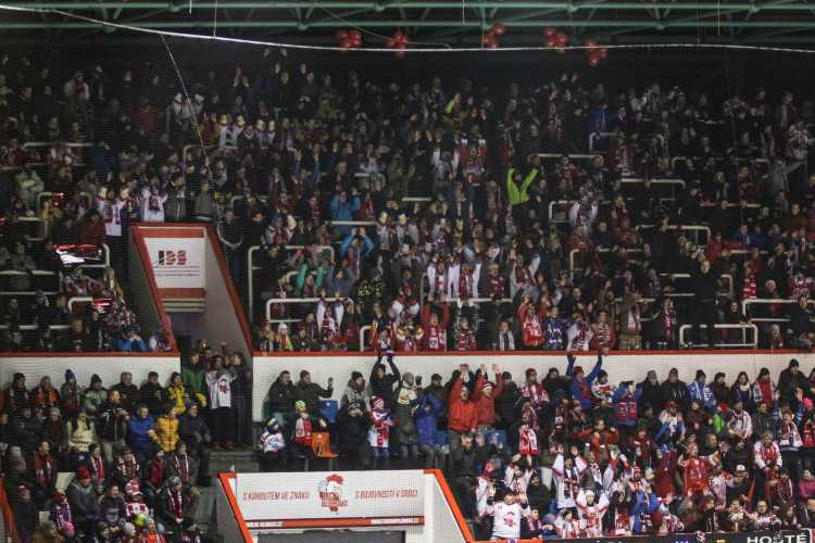 Kohouti nastříleli Kometě sedm gólů a stále živí naději na nejlepší šestku