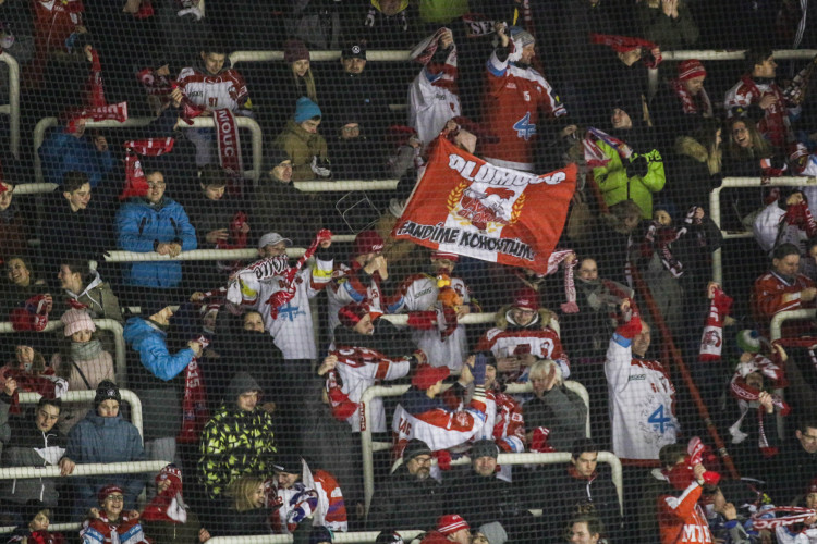 Kohouti nastříleli Kometě sedm gólů a stále živí naději na nejlepší šestku
