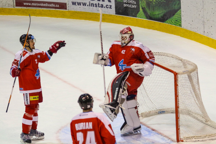 Kohouti nastříleli Kometě sedm gólů a stále živí naději na nejlepší šestku
