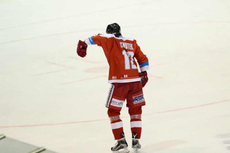 Kohouti nastříleli Kometě sedm gólů a stále živí naději na nejlepší šestku