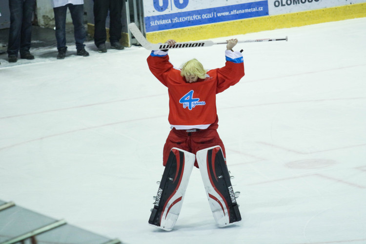 Kohouti nastříleli Kometě sedm gólů a stále živí naději na nejlepší šestku