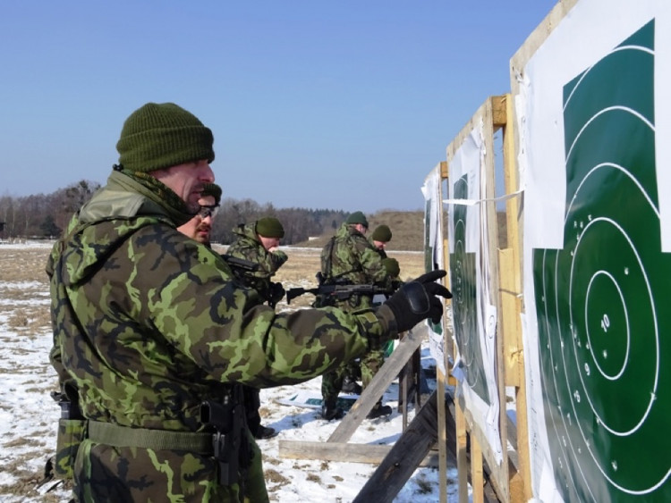 Příslušníci 153. ženijního praporu absolvovali na Libavé tvrdý výcvik v třeskutých mrazech
