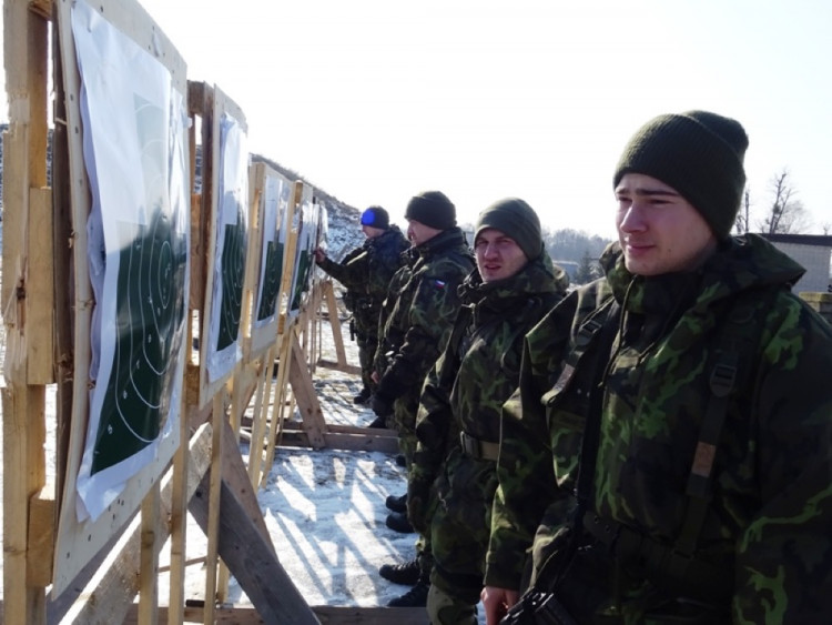 Příslušníci 153. ženijního praporu absolvovali na Libavé tvrdý výcvik v třeskutých mrazech