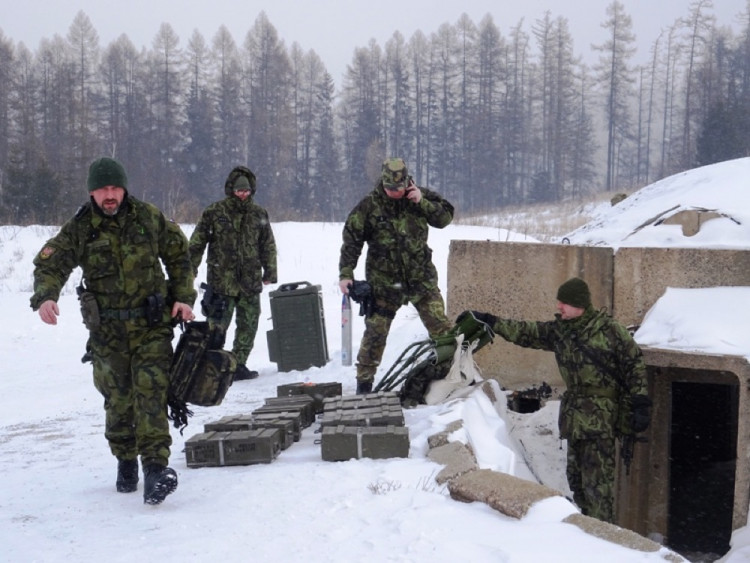 Příslušníci 153. ženijního praporu absolvovali na Libavé tvrdý výcvik v třeskutých mrazech