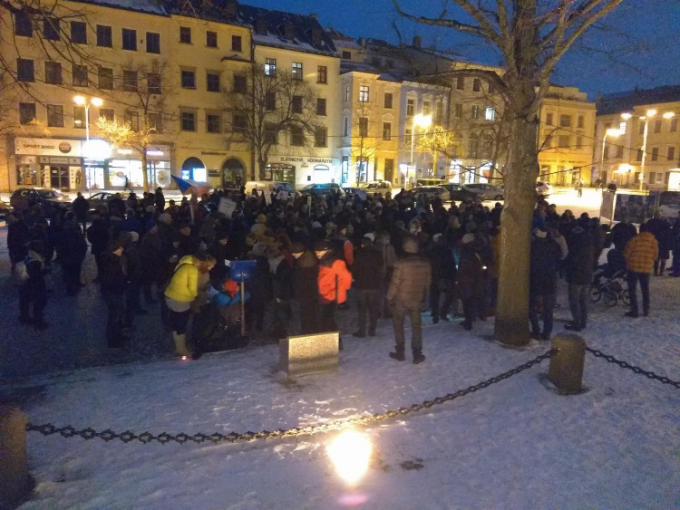 Demonstrace proti zvolení Zdeňka Ondráčka do čela komise pro GIBS