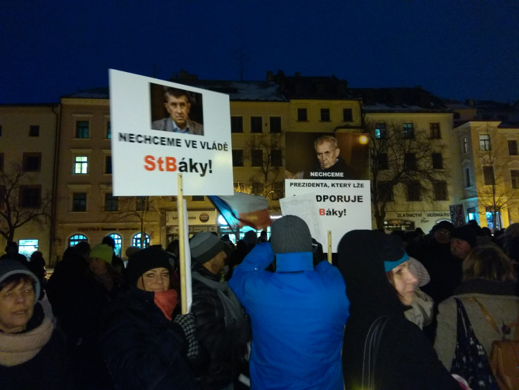 Demonstrace proti zvolení Zdeňka Ondráčka do čela komise pro GIBS