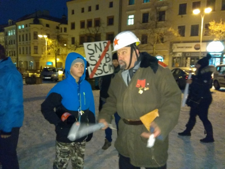 Demonstrace proti zvolení Zdeňka Ondráčka do čela komise pro GIBS