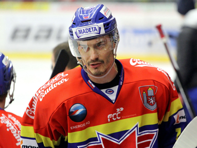 Aleš Kotalík promlouvá během jedné z nepovedených přesilovek ke svým svěřencům