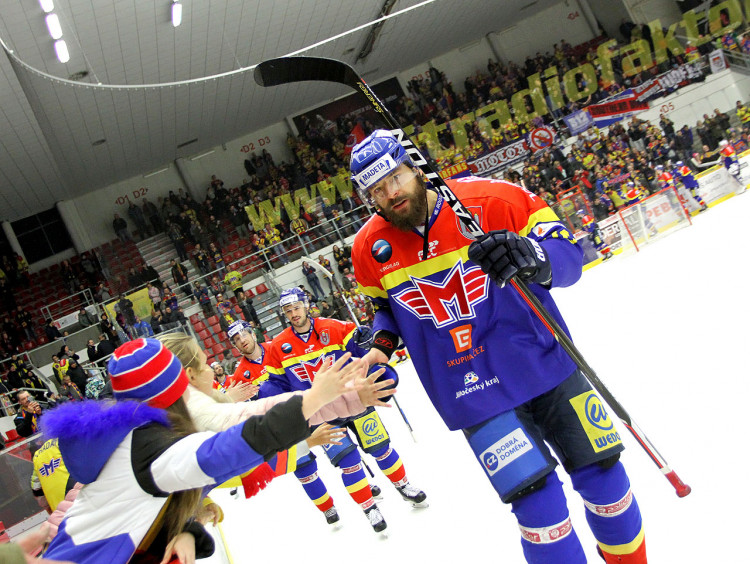 Děkovačku tentokrát vedl kapitán Zdeněk Kutlák