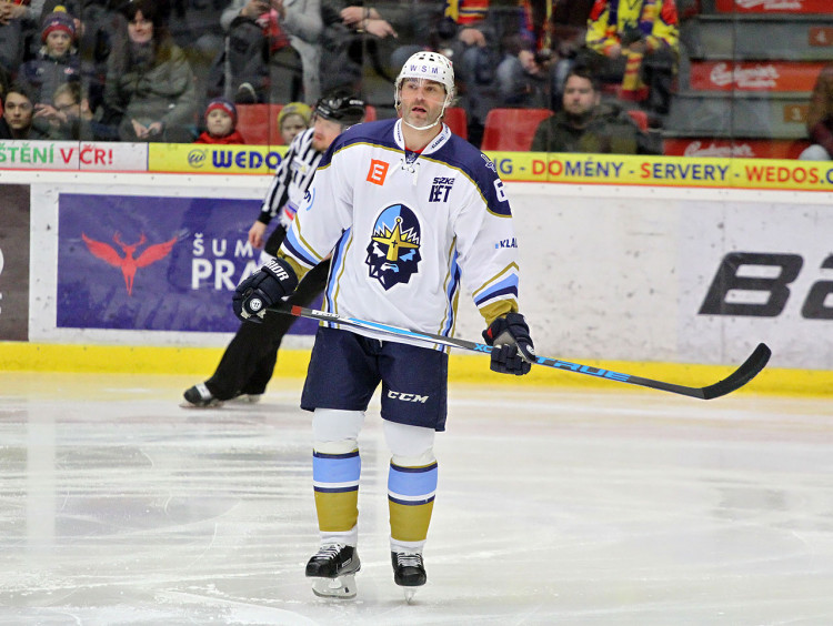 Naposledy 23. prosince 2012 při poslední výluce NHL se Jaromír Jágr představil v dresu Kladna na českobudějovickém ledě. Jeho návrat po více než pěti letech však trval jen pár sekund