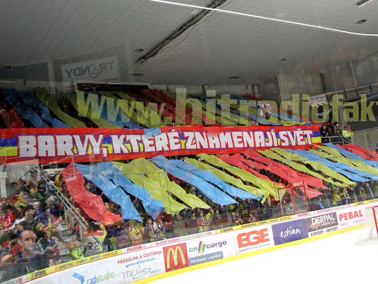 Fanoušci si v úvodním semifinálovém duelu připravili poutavou choreografii