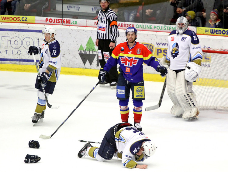 Lukáš Květoň fauloval Kloze vysokou holí a putoval na dvě minuty na trestnou lavici