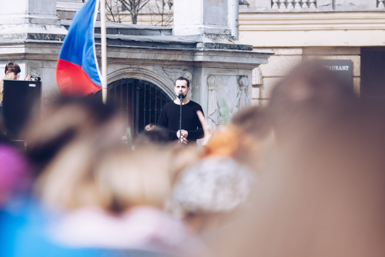 Studentská stávka #VyjdiVen v Brně optikou Vojtěcha Káby