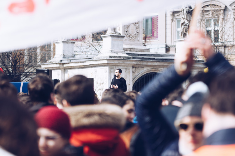 Studentská stávka #VyjdiVen v Brně optikou Vojtěcha Káby
