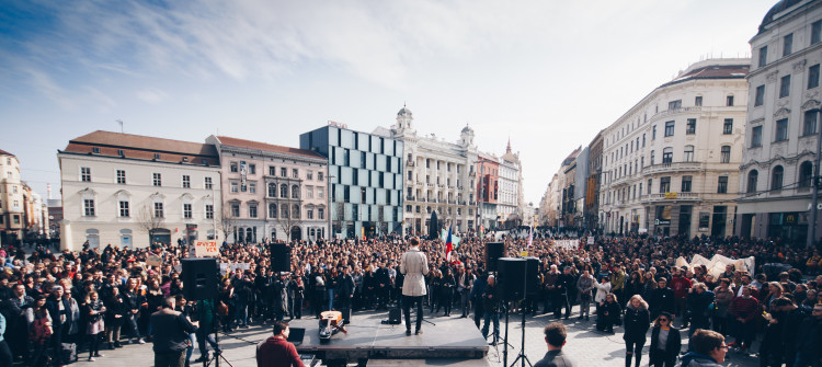 Studentská stávka #VyjdiVen v Brně optikou Vojtěcha Káby