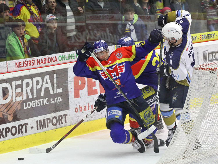 Kehar posílá Dostálka k ledu