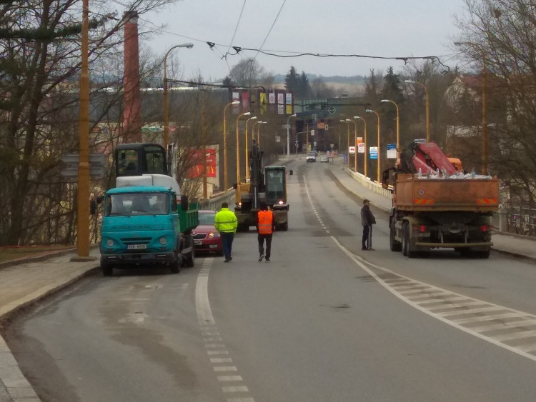 Uzavření Brněnského mostu z důvodu rekonstrukce, duben 2017