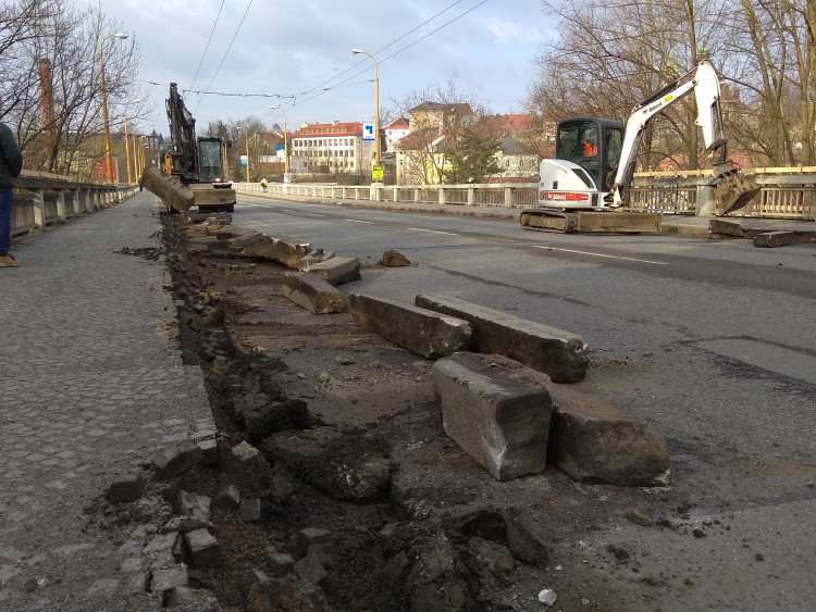 Uzavření Brněnského mostu z důvodu rekonstrukce, duben 2017