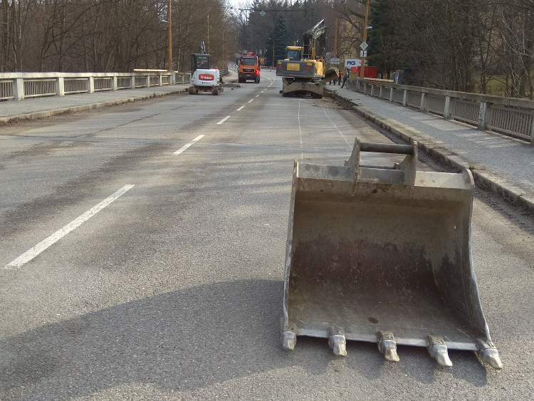 Uzavření Brněnského mostu z důvodu rekonstrukce, duben 2017