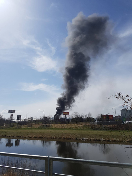 Požár stánku s občerstvením u budějckého Tesca