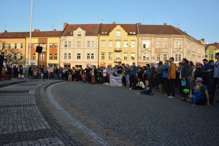 V řadě měst se konaly demonstrace proti vládě Andreje Babiše, v Hradci se sešly stovky lidí