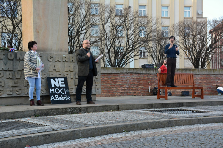 V řadě měst se konaly demonstrace proti vládě Andreje Babiše, v Hradci se sešly stovky lidí