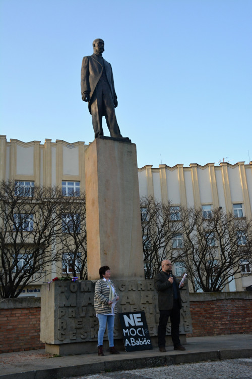 V řadě měst se konaly demonstrace proti vládě Andreje Babiše, v Hradci se sešly stovky lidí