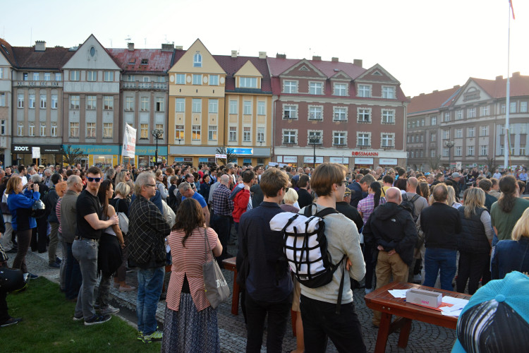 V řadě měst se konaly demonstrace proti vládě Andreje Babiše, v Hradci se sešly stovky lidí