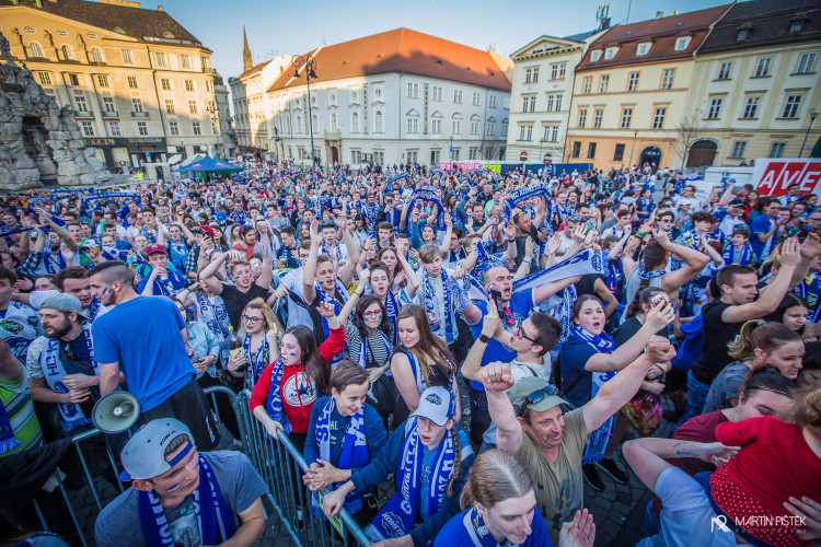 Modorobílý Zelňák optikou Martina Pištěka