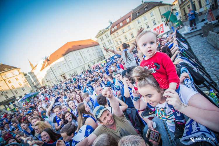 Modorobílý Zelňák optikou Martina Pištěka