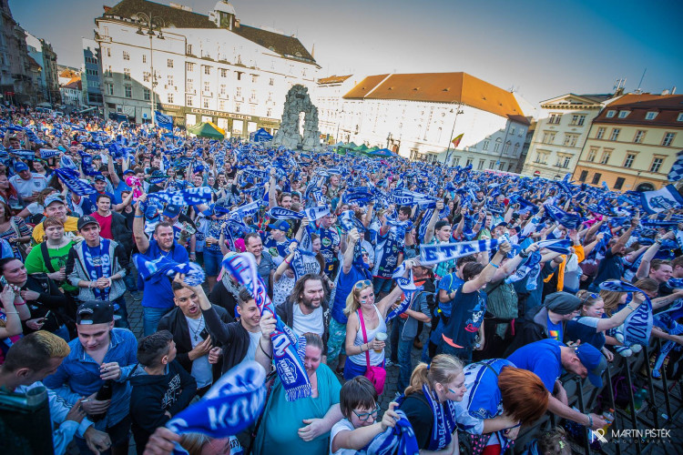 Modorobílý Zelňák optikou Martina Pištěka